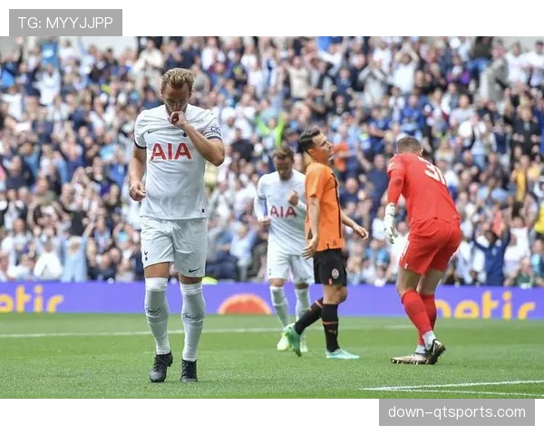 天空队与飞翼队比赛因场地漏水暂停半小时,现已恢复 天空队与飞翼队比赛因场地漏水暂停半小时,现已恢复